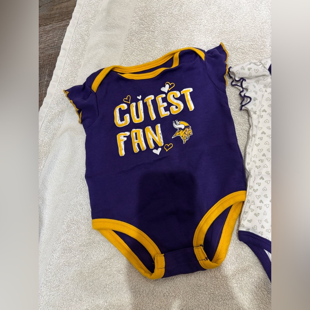 Set of 2 MN Vikings onesies, size 18 months - Picture 6 of 6